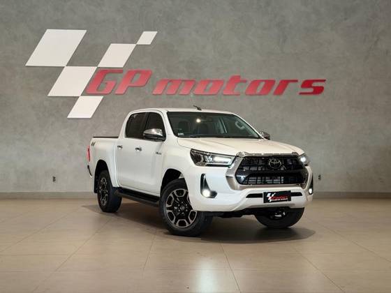 TOYOTA HILUX 2.8 D-4D TURBO DIESEL CD SRX 4X4 AUTOMÁTICO TOYOTA HILUX 2.8 D-4D TURBO DIESEL CD SRX 4X4 AUTOMÁTICO